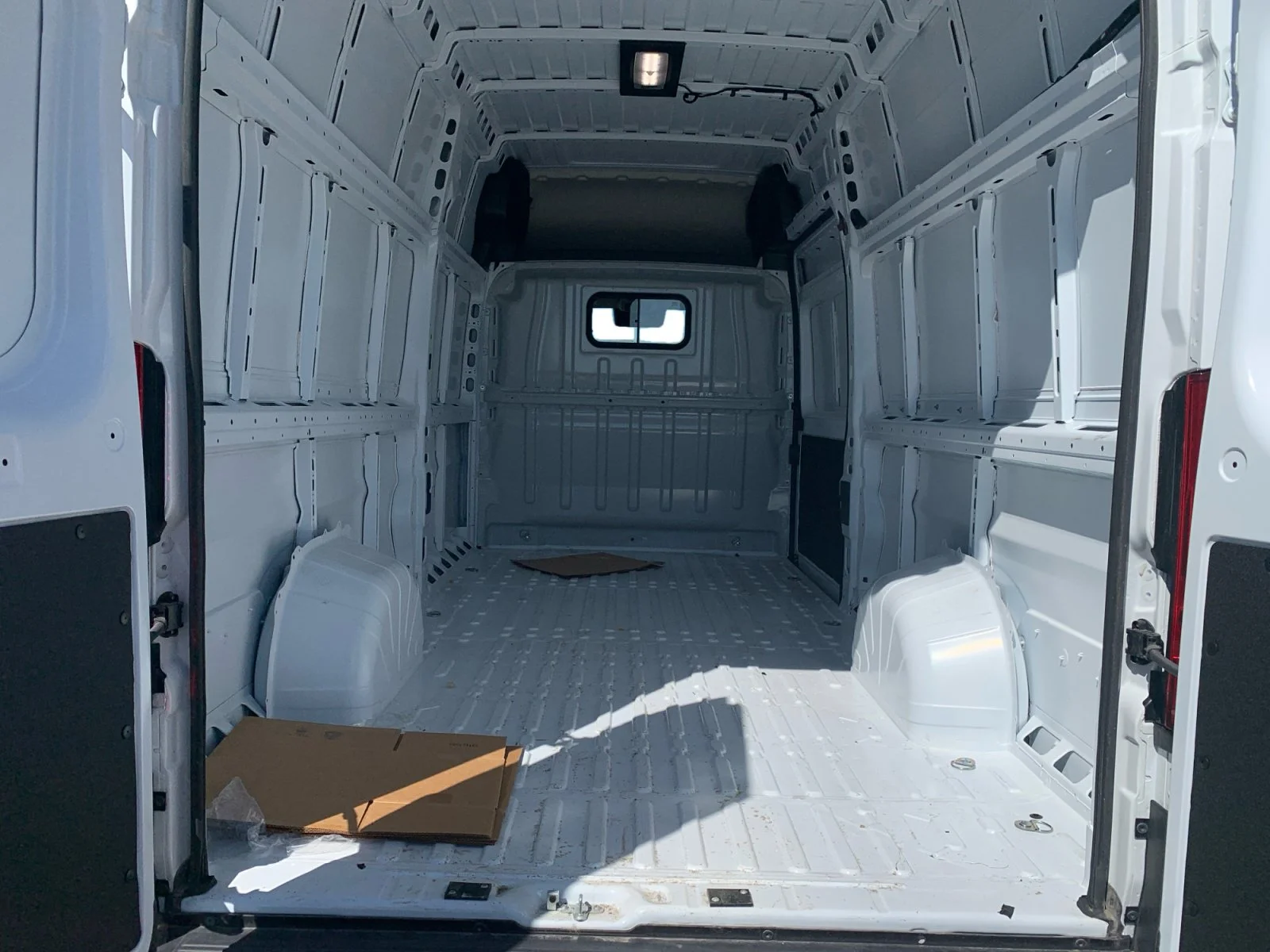 New 2026 Bright White Ram Tradesman * - Super High Roof - Cargo Partition - Adaptive Cruise - Remote Start & More! image 18