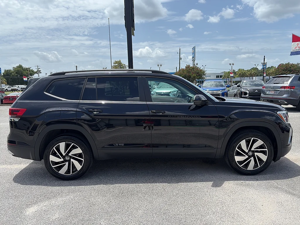 Certified Used 2026 Deep Black Pearl Volkswagen 2.0T SE w/Technology 4MOTION image 4