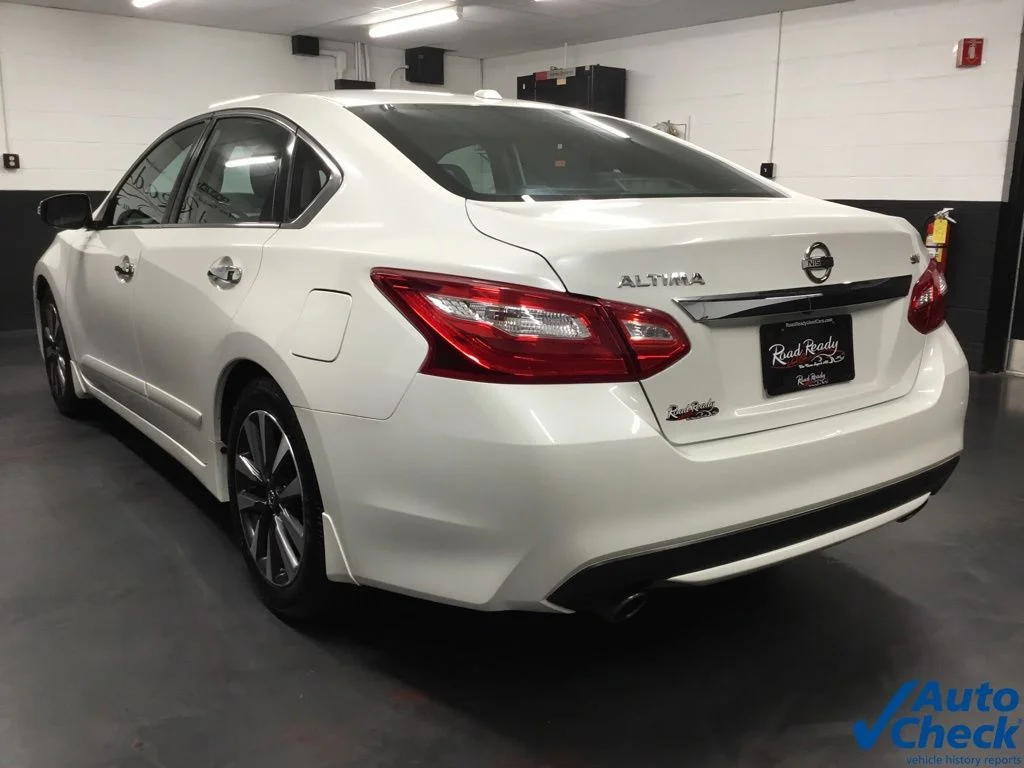 Used 2016 White Nissan 2.5 SV image 8