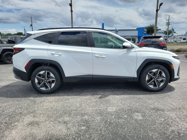 Used 2025 White Hyundai SEL image 7