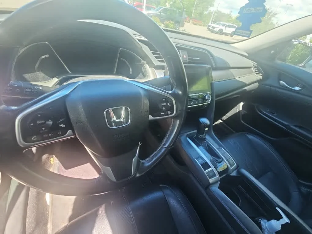 Used 2016 Crystal Black Pearl Honda Touring image 14