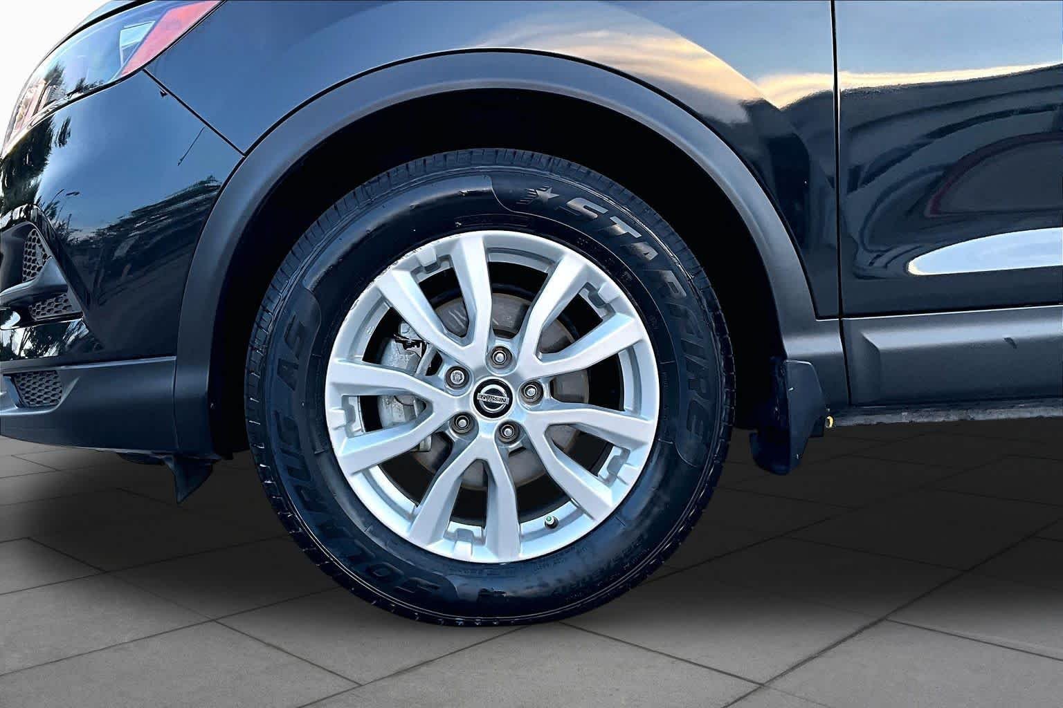 Used 2021 Magnetic Black Pearl Nissan S image 11