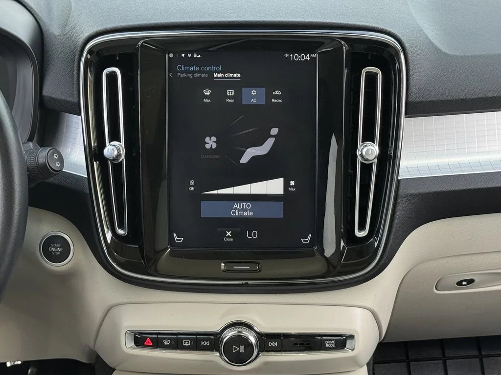 Used 2020 Black Volvo Momentum image 17