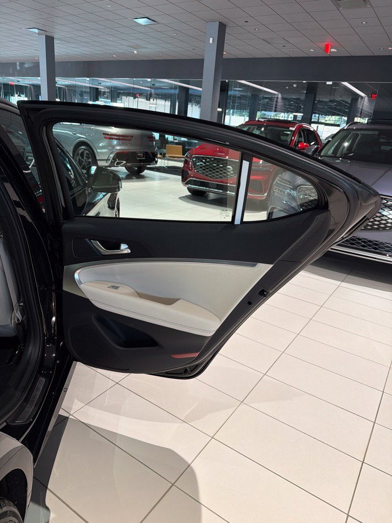 2026 GENESIS G70 Standard - Photo 19