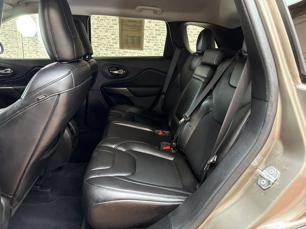 Used 2019 Light Brownstone Pearlcoat Jeep Latitude Plus image 14
