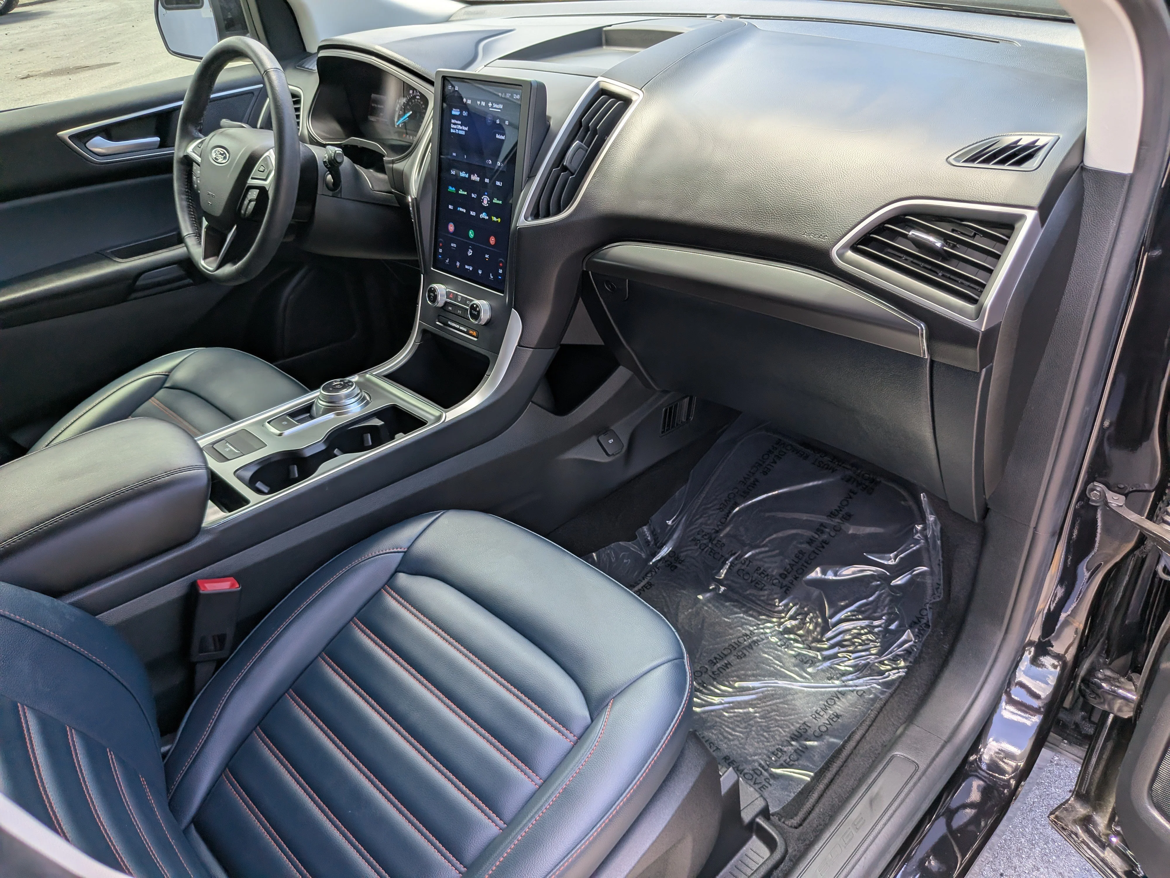Used 2024 Agate Black Metallic Ford SEL image 18