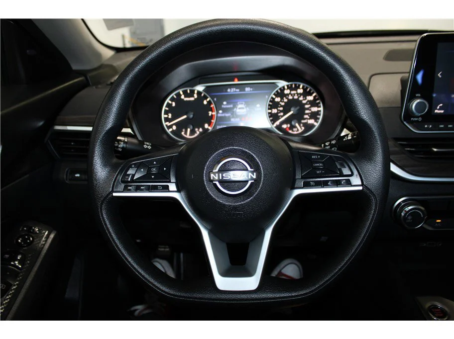 Used 2025 Garnet Pearl Metallic Nissan SV image 25