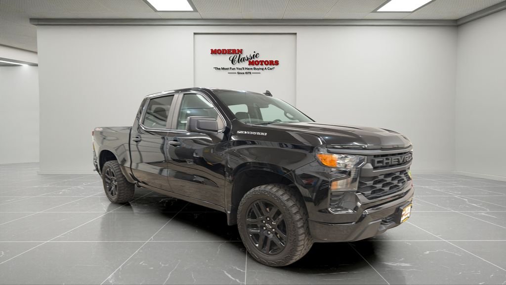Used 2022 Black Chevrolet Custom image 7