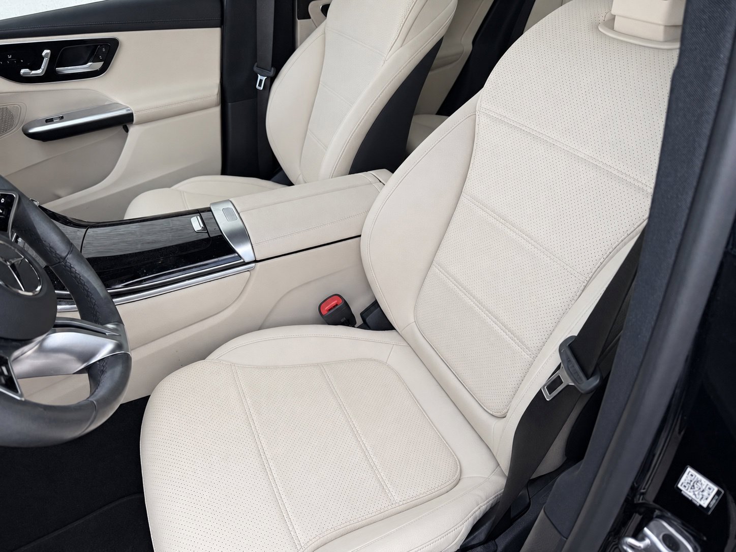 Certified Used 2024 Black Mercedes-Benz GLC 300 image 2