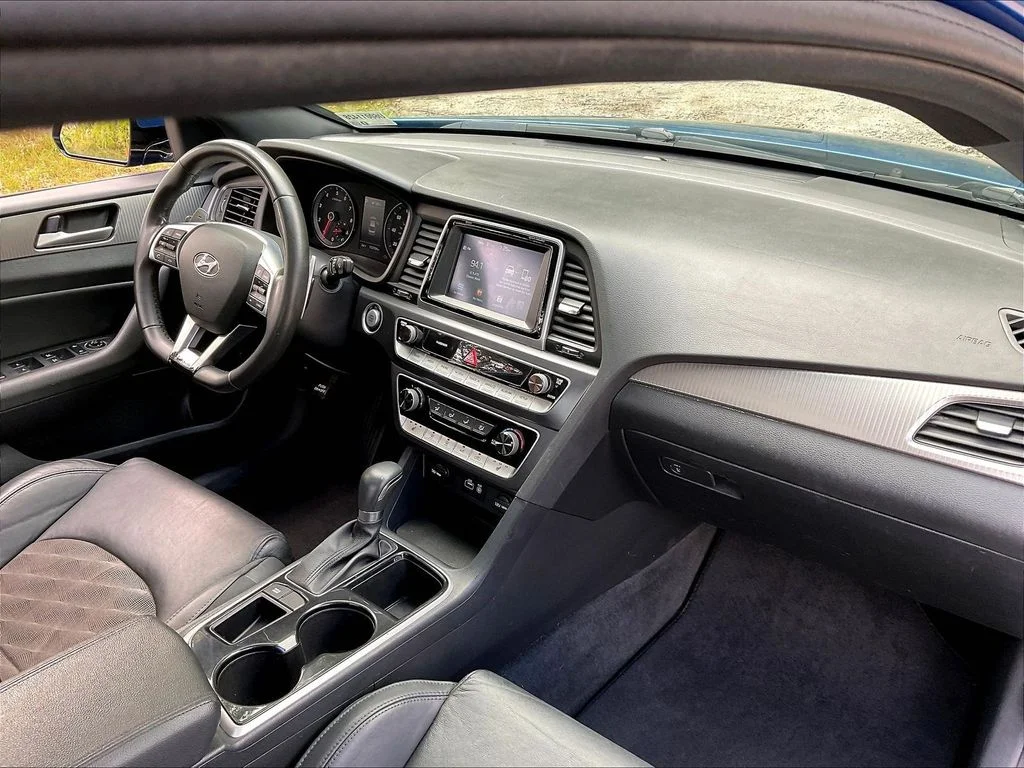 Used 2018 Electric Blue Hyundai Sport image 14
