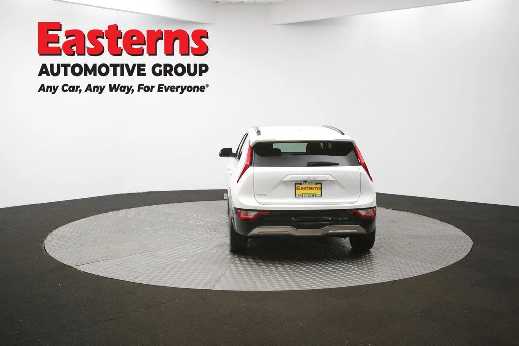 Used 2024 White Kia Wind image 37