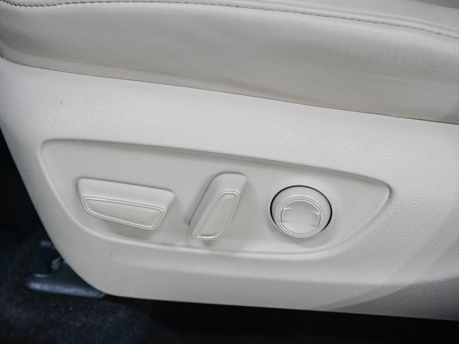 Used 2023  Toyota Hybrid Platinum image 24