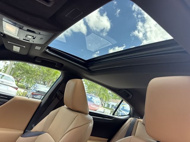 2021 Lexus ES 350 - Photo 22