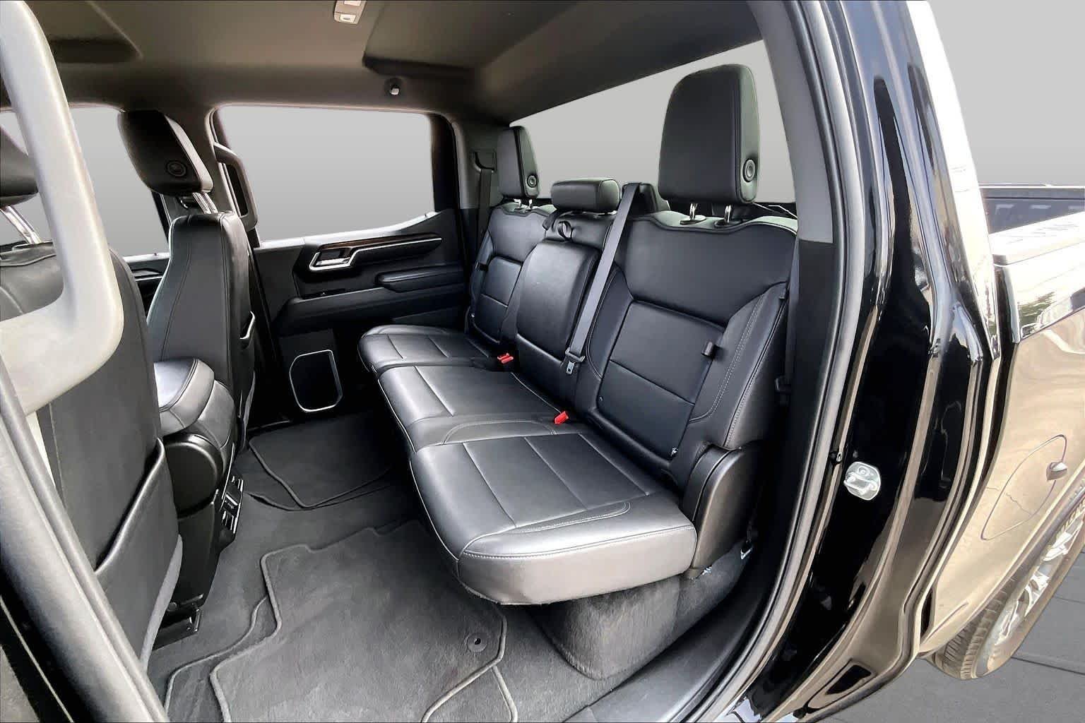 Used 2025 Onyx Black GMC SLT image 21