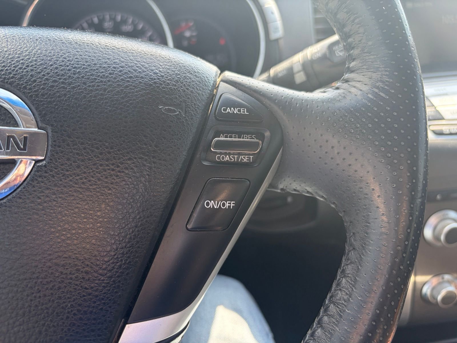 Used 2011 Black Nissan LE image 16