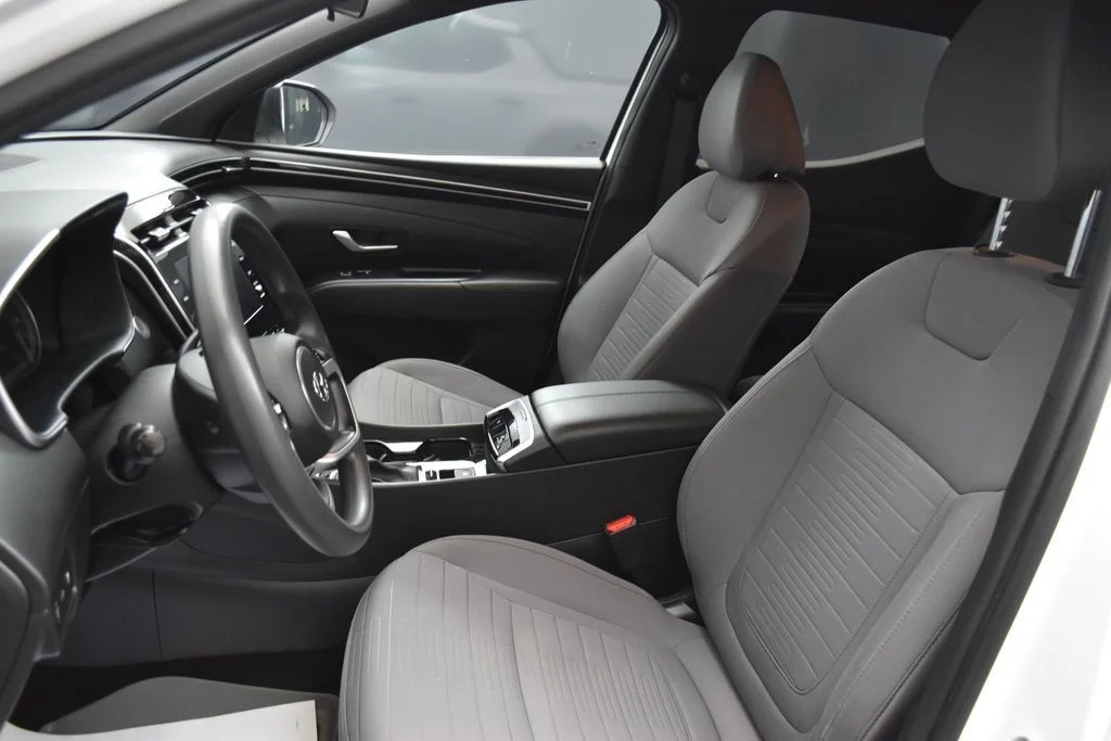 Used 2024 White Hyundai SEL image 19