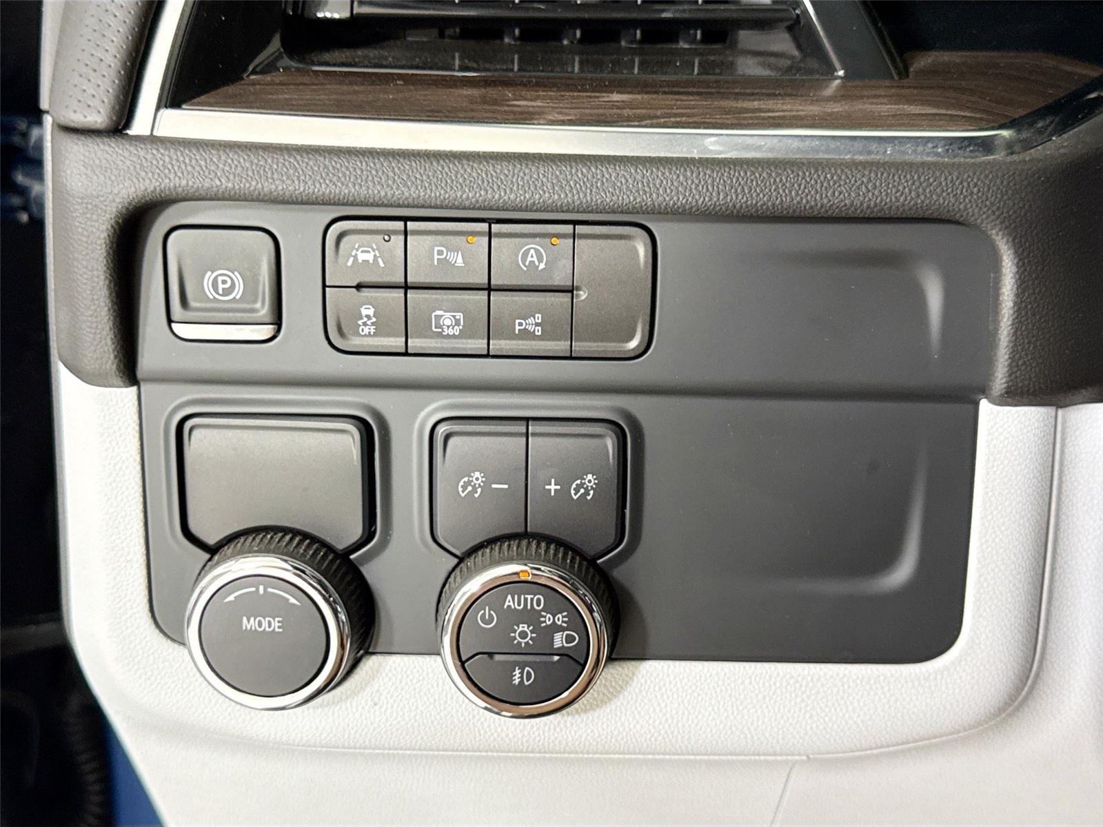 Used 2025 Lakeshore Blue Metallic Chevrolet Premier image 25