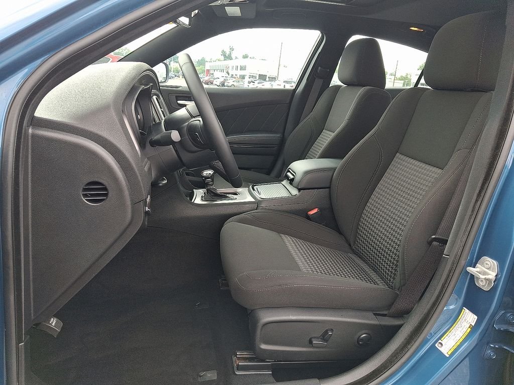 Used 2023  Dodge SXT image 15