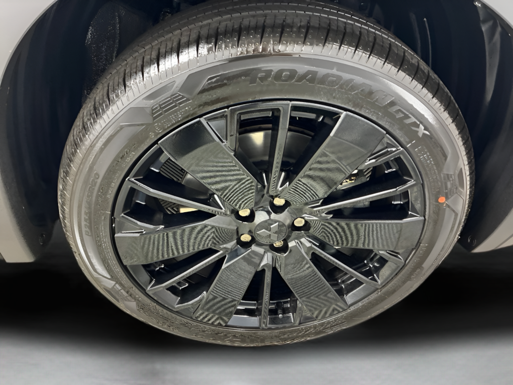 New 2026 White Diamond Mitsubishi LE image 40