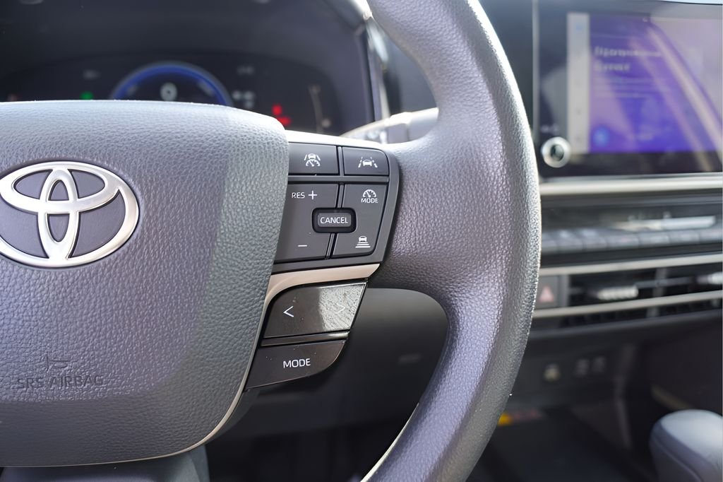 Used 2025 Ice Cap Toyota LE image 21