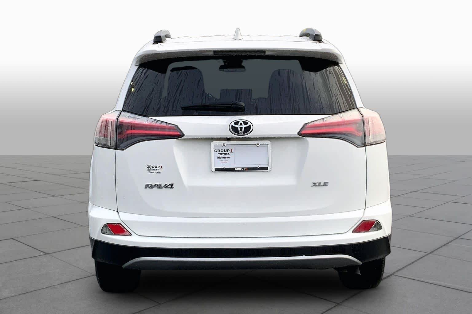 Used 2017 Super White Toyota XLE image 5