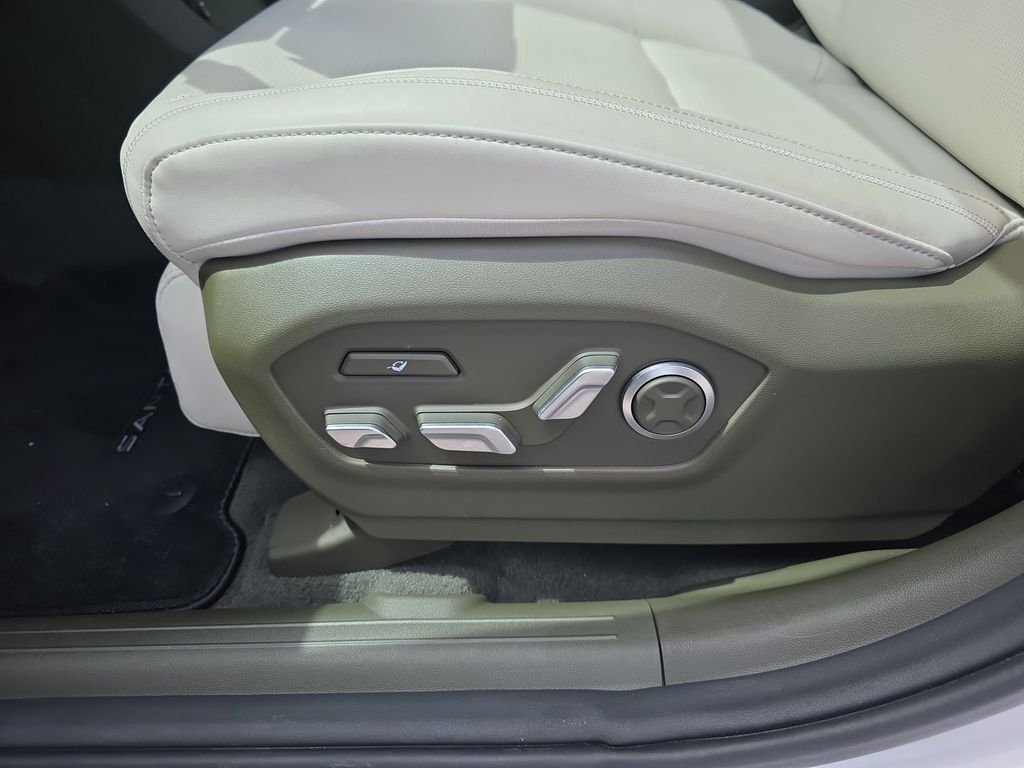 Used 2025 Serenity White Hyundai Calligraphy image 12