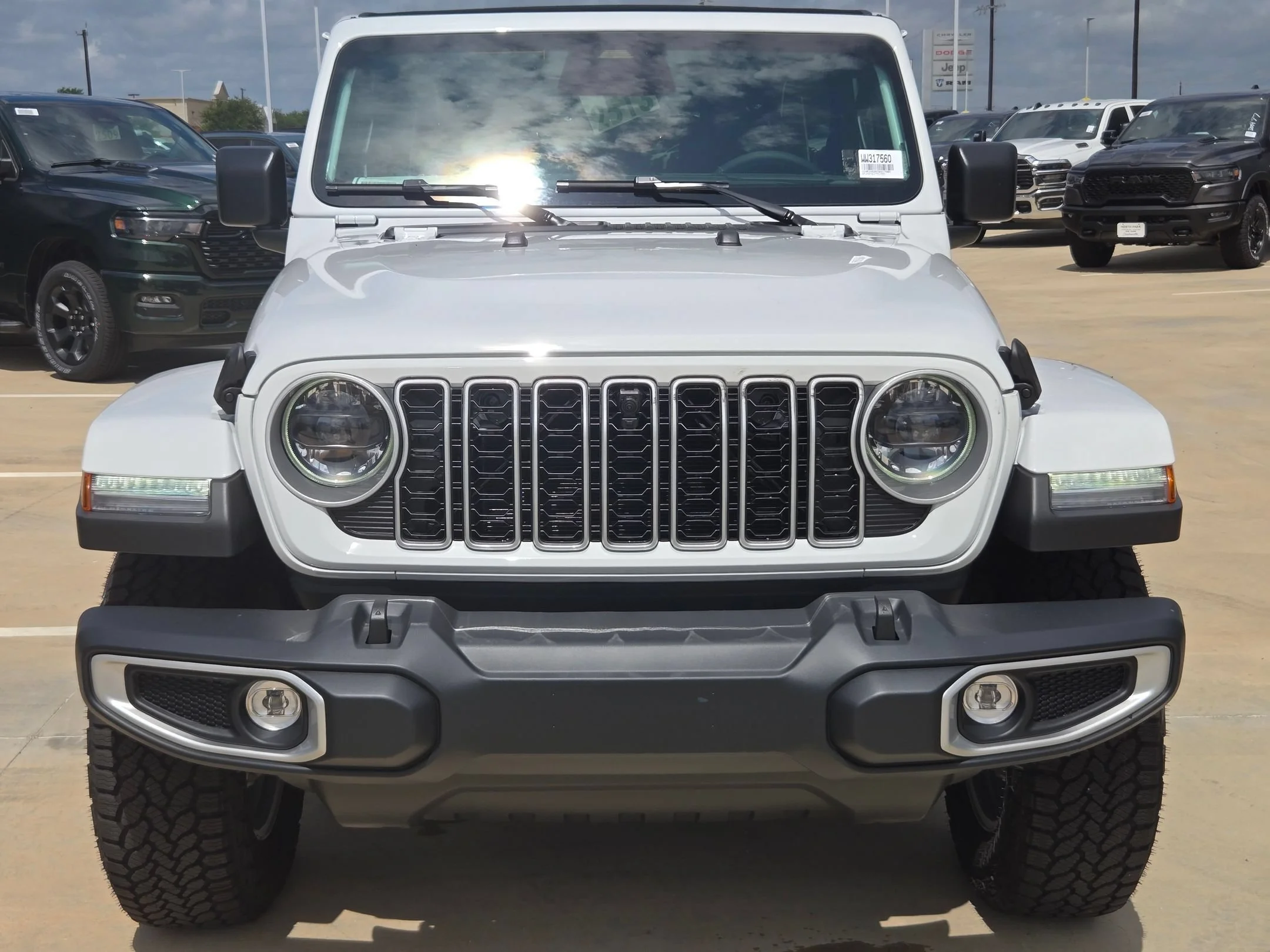 New 2026 Bright White Clear-Coat Exterior Paint Jeep Sahara image 8