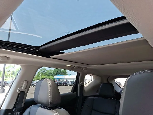 Used 2020 White Nissan Platinum Intelligent AWD image 65