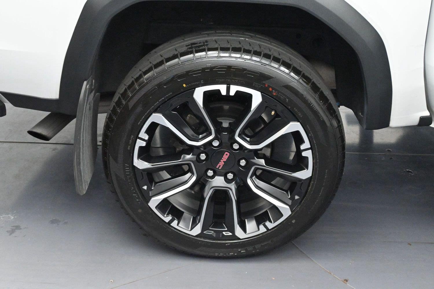 Used 2024 Summit White GMC Denali image 38