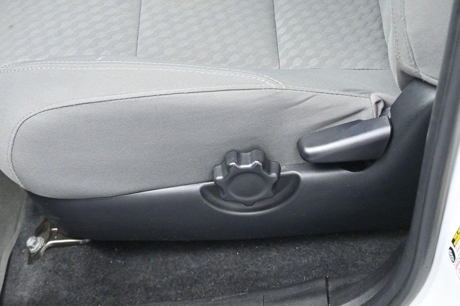Used 2022 White Toyota SR V6 image 13