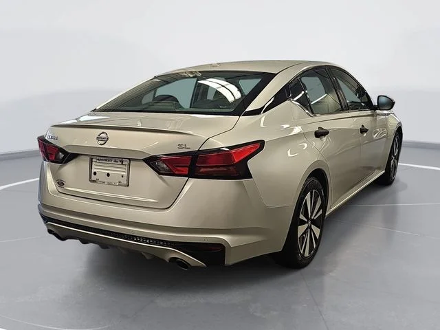 Used 2019 Silver Nissan 2.5 SL image 3