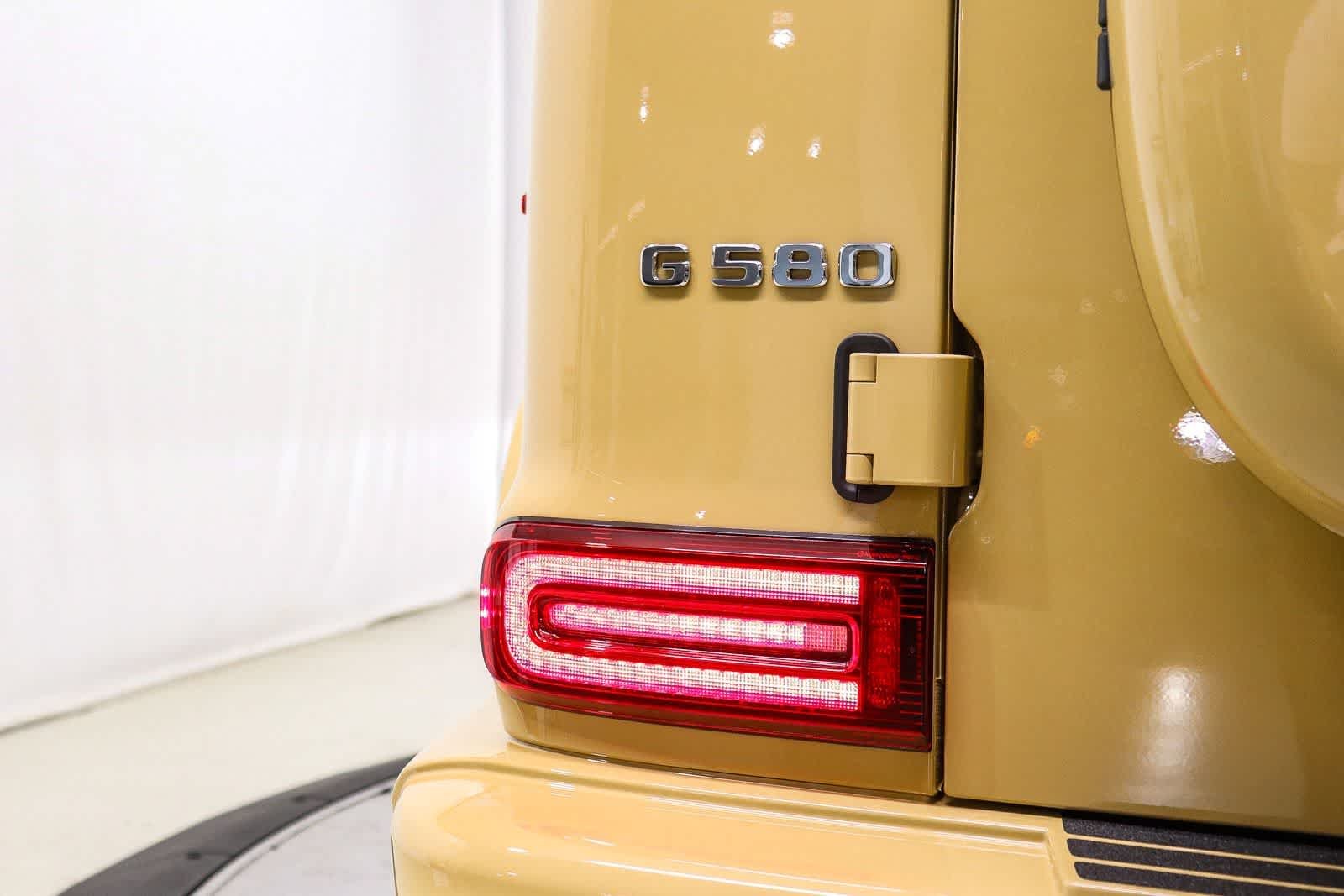 New 2026 MANUFAKTUR Desert Sand non-metallic Mercedes-Benz G 580e image 11