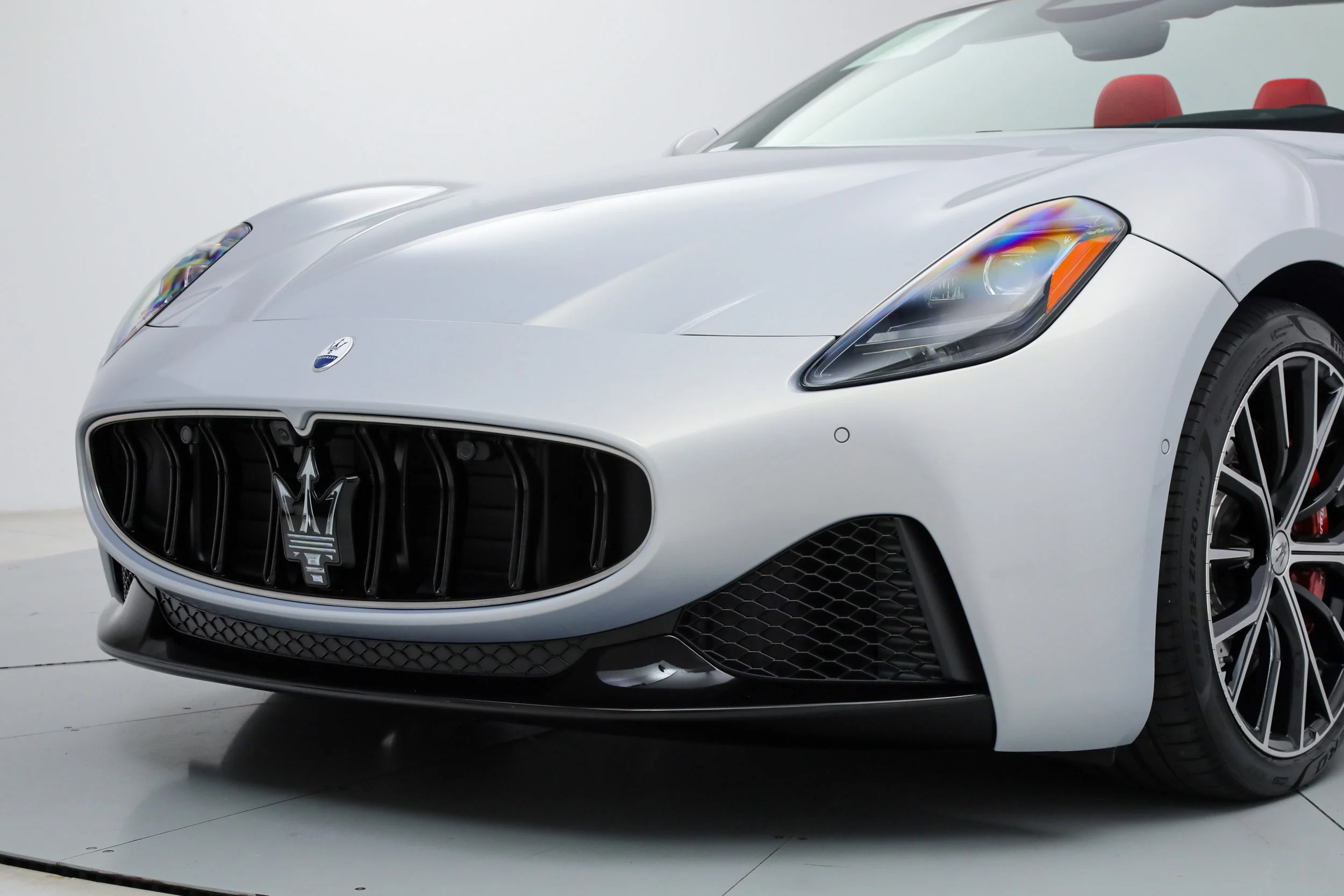 Certified Used 2026 White Maserati  image 11
