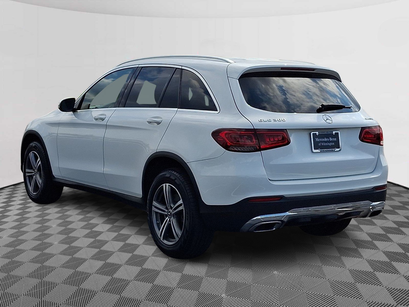 Used 2020 Polar White - 149 Mercedes-Benz 4MATIC® image 4