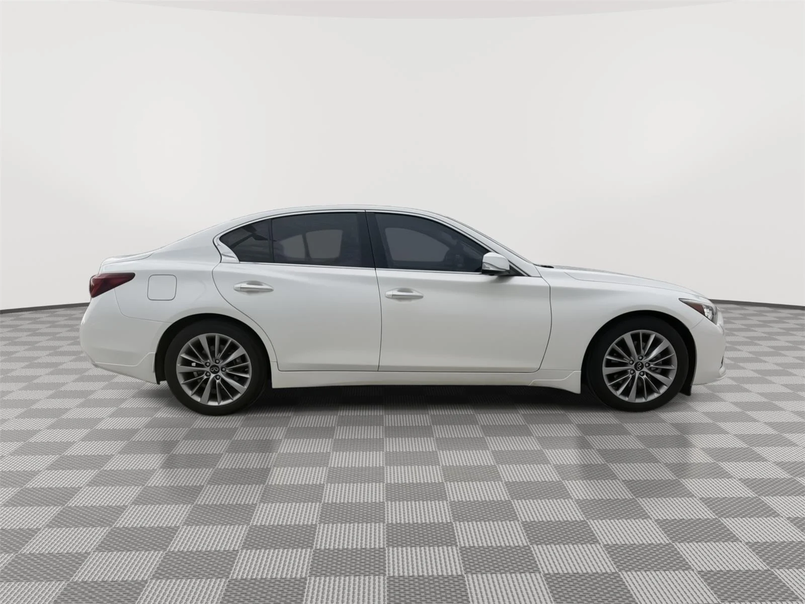 Used 2022 Majestic White INFINITI LUXE image 3