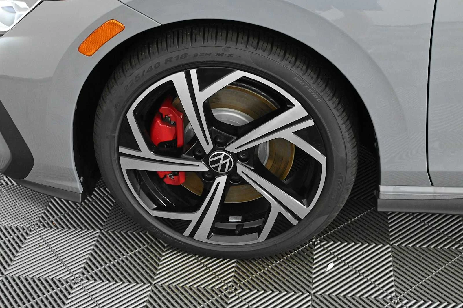 New 2026 Moonstone Gray Volkswagen SE image 30