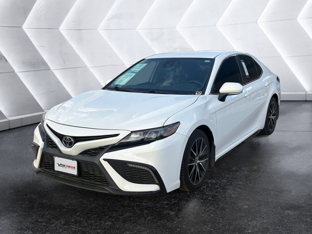 Used 2022 White Toyota SE image 3