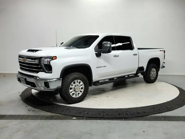 Used 2025 Summit White Chevrolet LTZ image 4
