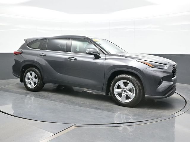 Used 2022 Gray Toyota LE image 7