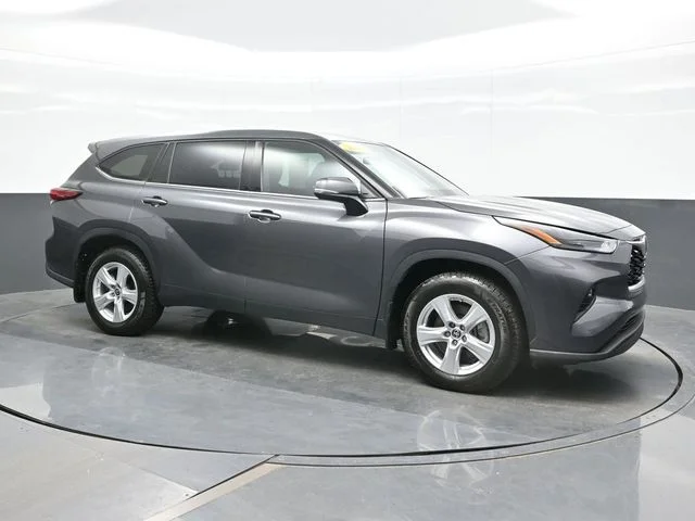Used 2022 Gray Toyota LE image 7