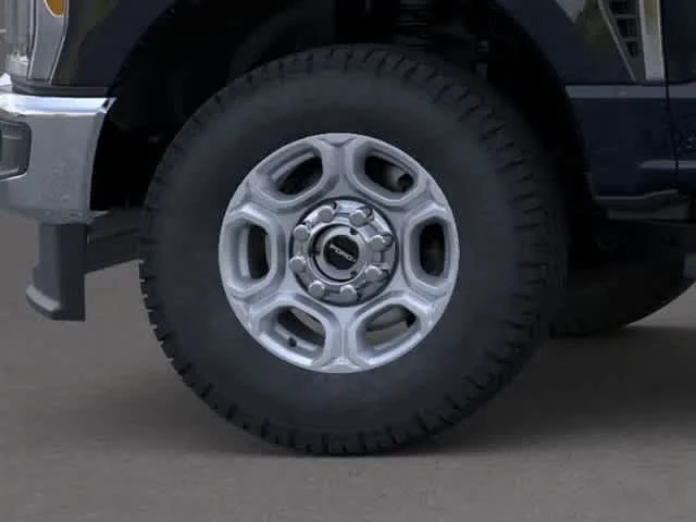 New 2026 Agate Black Metallic Ford XLT image 27
