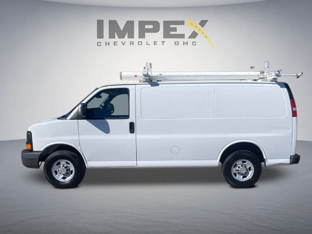 Used 2014 SUMMIT WHITE Chevrolet  image 2