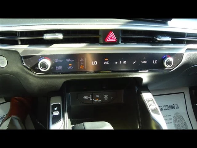 Certified Used 2024 Glacial White Pearl (gwp) Kia S image 29