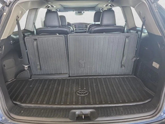 Used 2018 Shoreline Mist Toyota Limited Platinum image 13