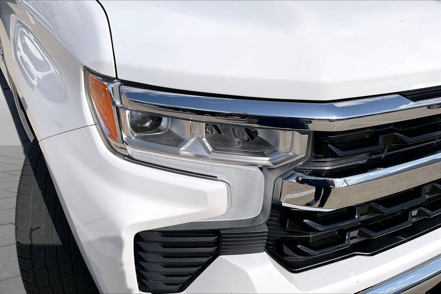 Used 2024 Summit White Chevrolet LT image 26