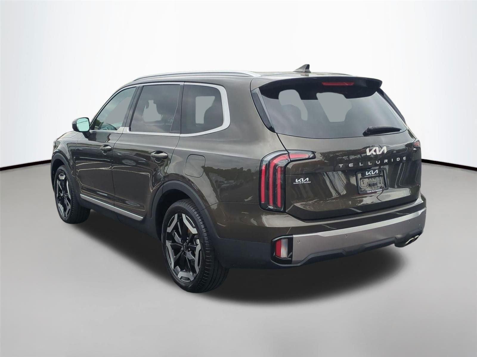 Used 2025 Dark Moss Kia EX image 5