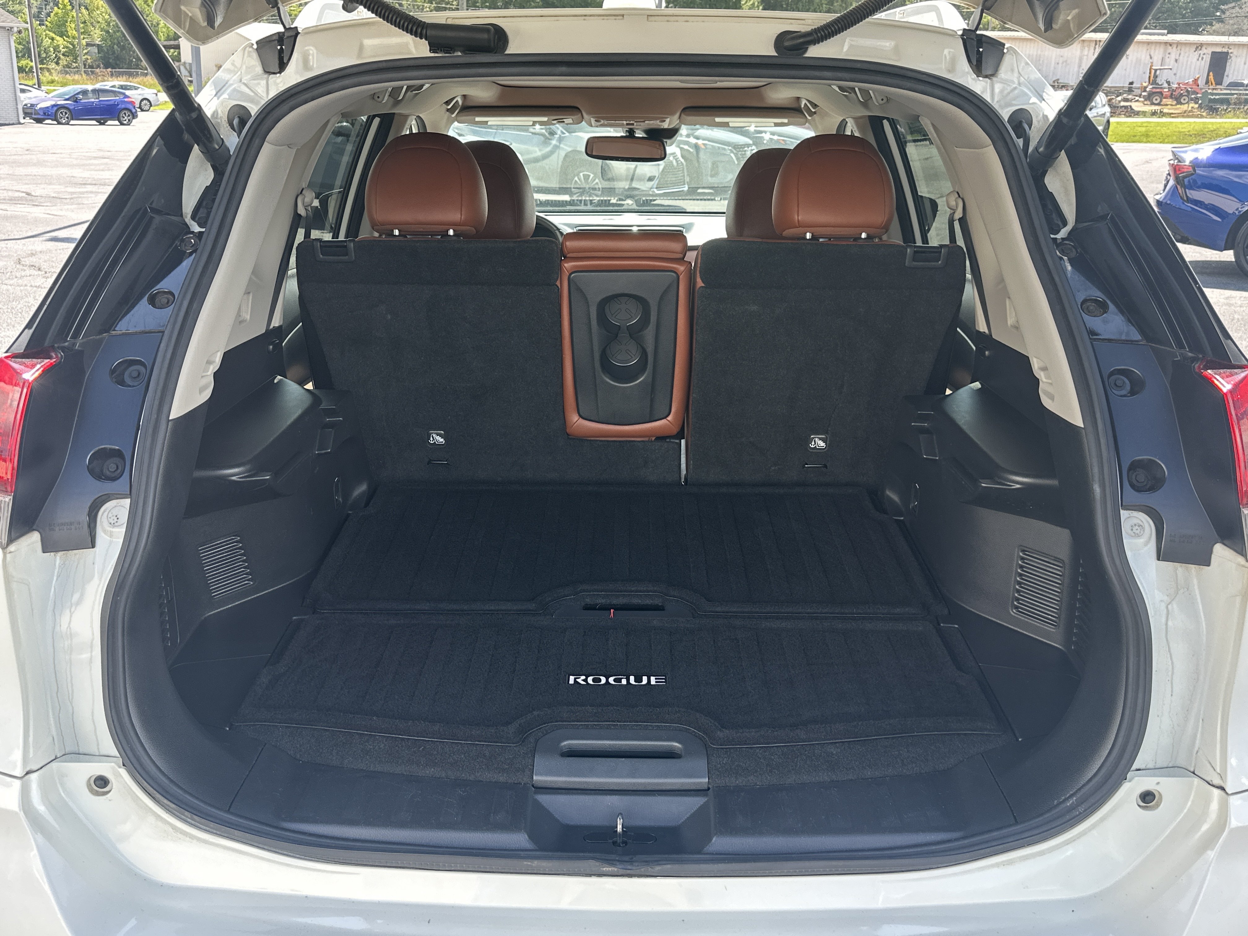 Used 2019 Pearl White Tricoat Nissan SL image 19