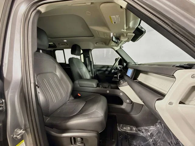 Used 2021 Eiger Grey Metallic Land Rover SE image 30