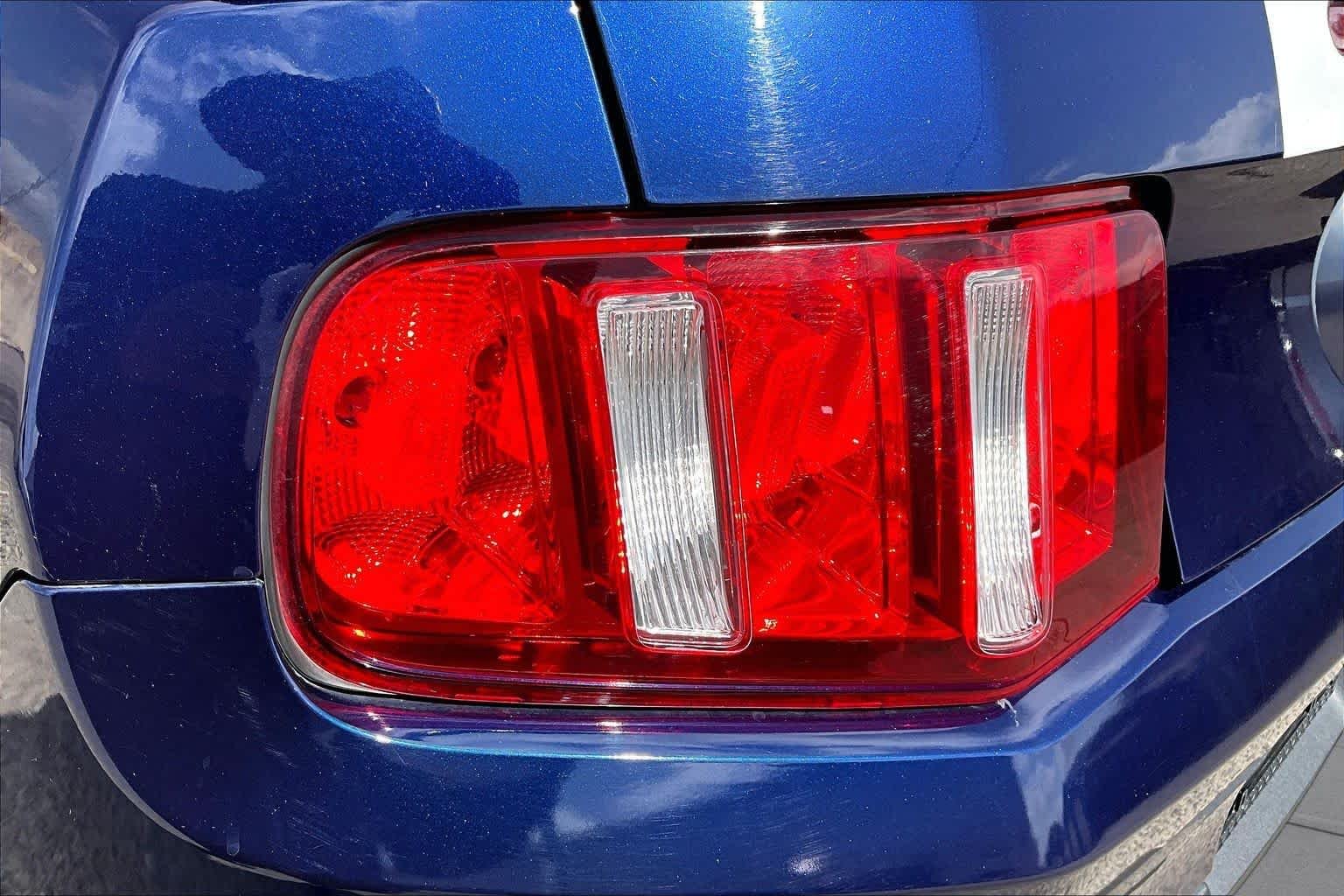 Used 2012 Kona Blue Metallic Ford V6 image 28