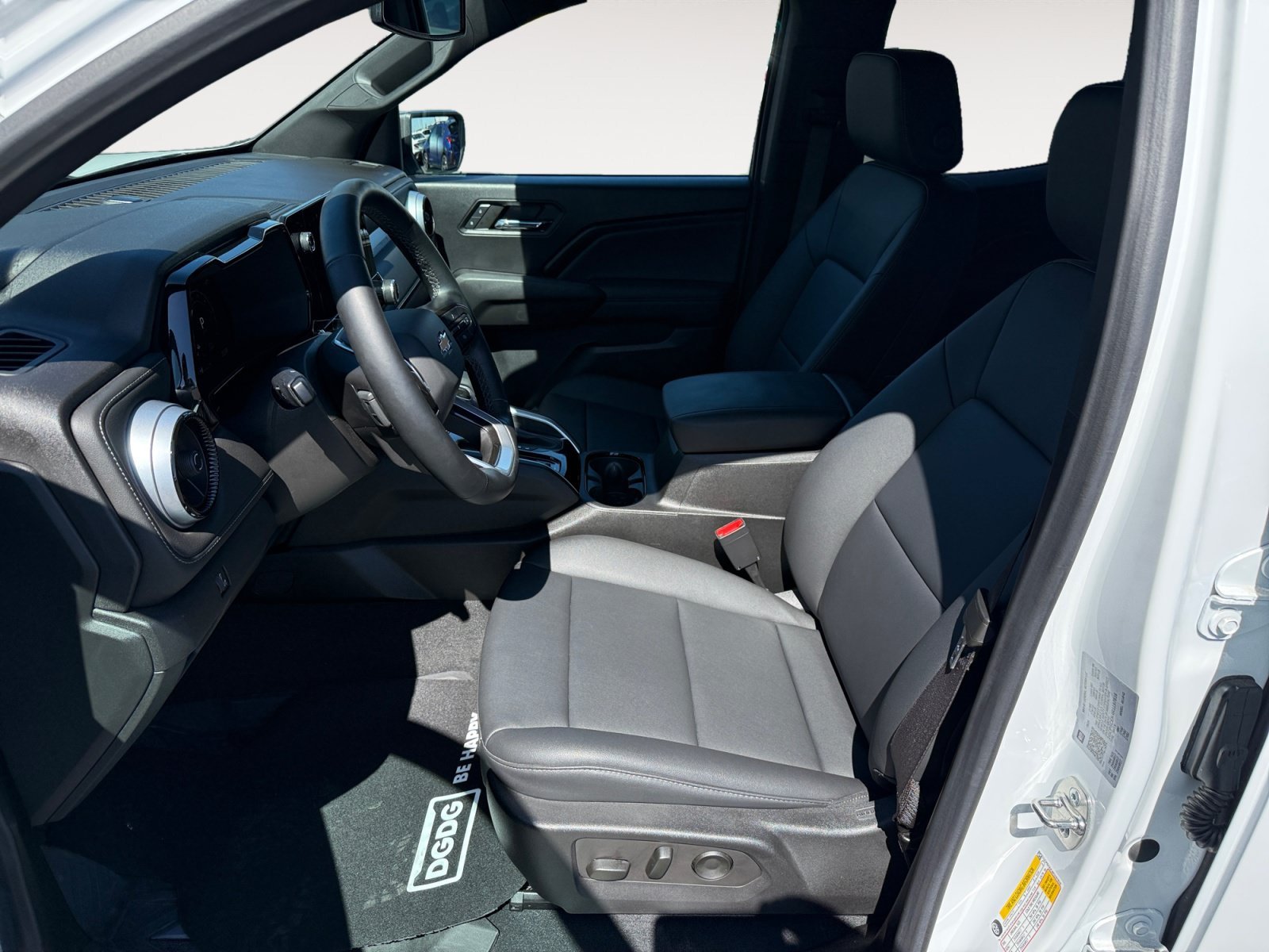 Used 2024 Summit White Chevrolet LT image 10